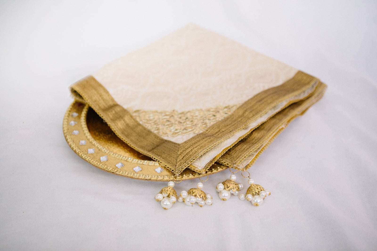 White w/ Gold Sqaure Thaali Cover